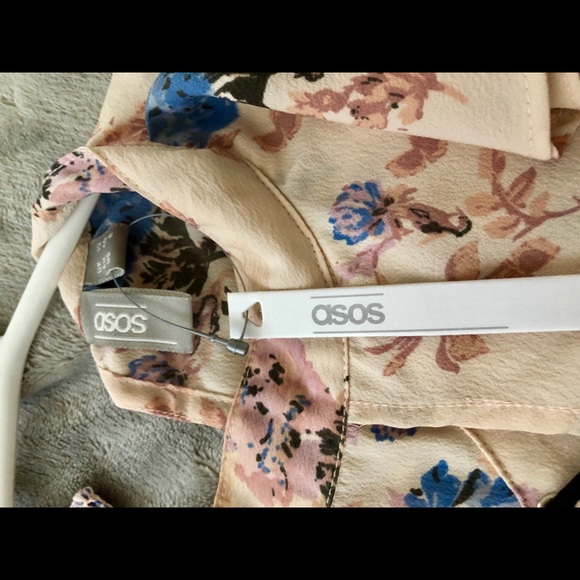 NWT ASOS Ruffled Floral Blouse - Picture 3 of 4